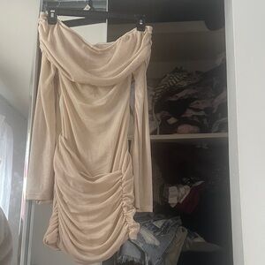 White Fox Elegant Off-Shoulder glitter Ruched Dress